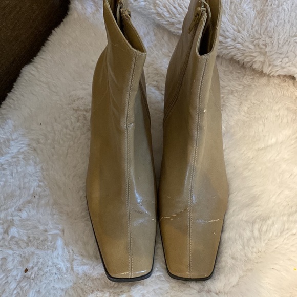 •Thrifted heeled booties - Picture 4 of 6